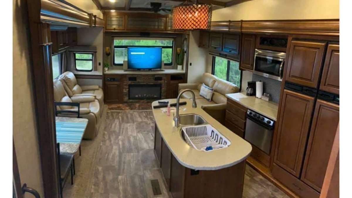 Belton House | Luxury RV Resort - Pool - Lodge - Recreation - Community