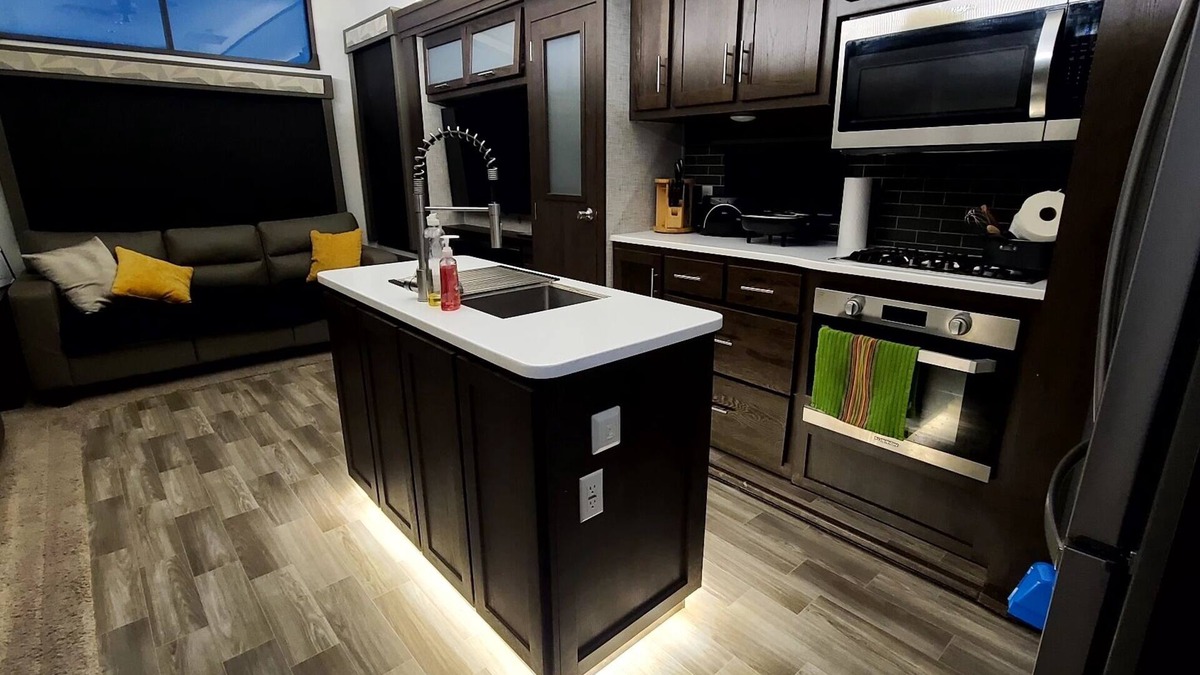 Eagle Pass House | Luxury RV with full kitchen sleeps family of 6 inside fenced property