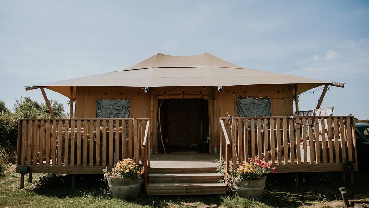 Chittering Apartment | Luxury Safari Tent Lodge with Wood Fired Hot Tub