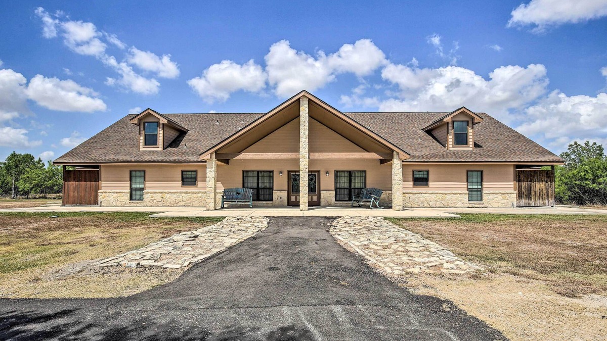 San Antonio House | Luxury San Antonio Retreat: 110-Acre Private Ranch