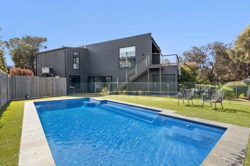 Torquay House | Luxury Sands Golf Escape with Pool and Views