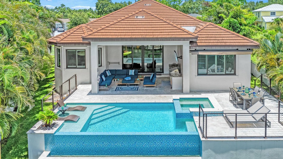 Sarasota House | Luxury Sarasota Waterfront Home - Pool, Boat Dock & Near Siesta Key Beach