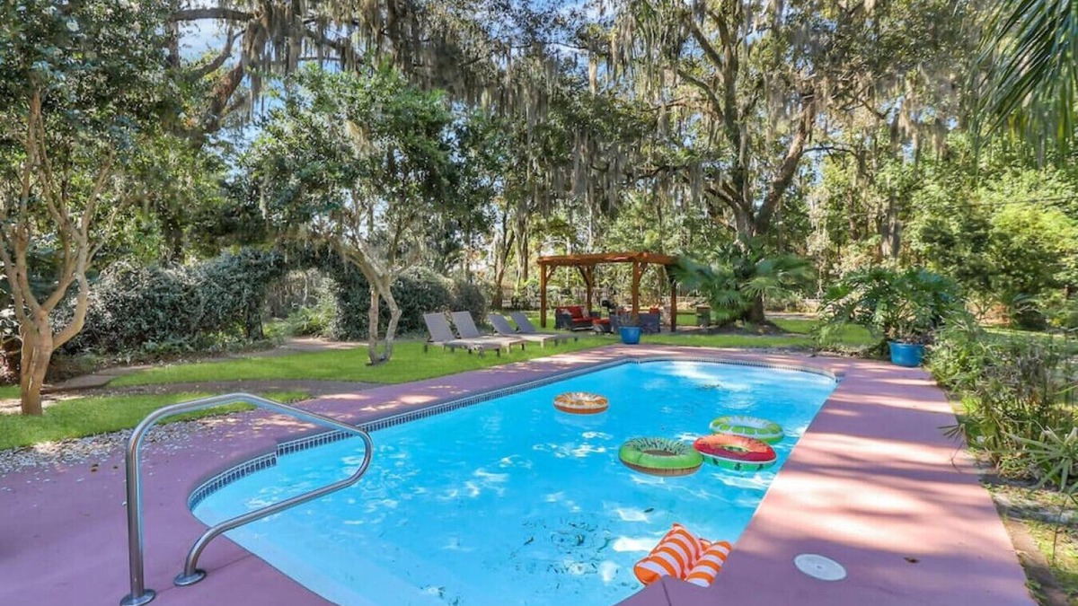 Savannah House | Luxury Savannah Retreat (Heated Pool+Pet Friendly)