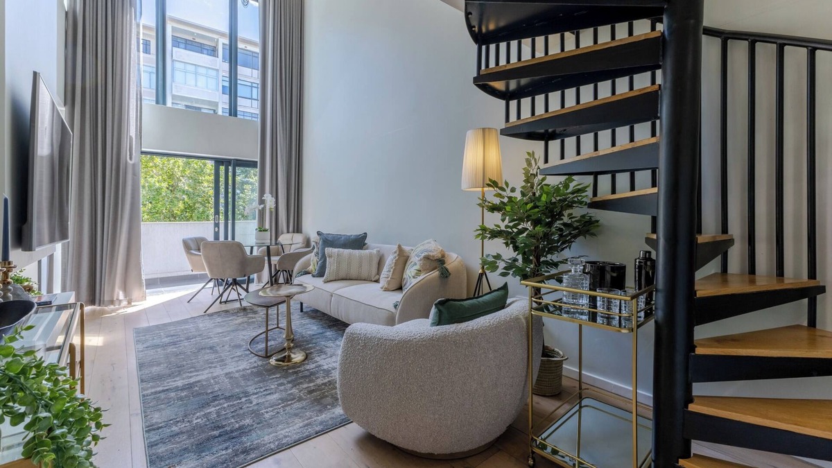 Cape Town Apartment | Luxury Sea Point 2 Bed Apartment | Pool
