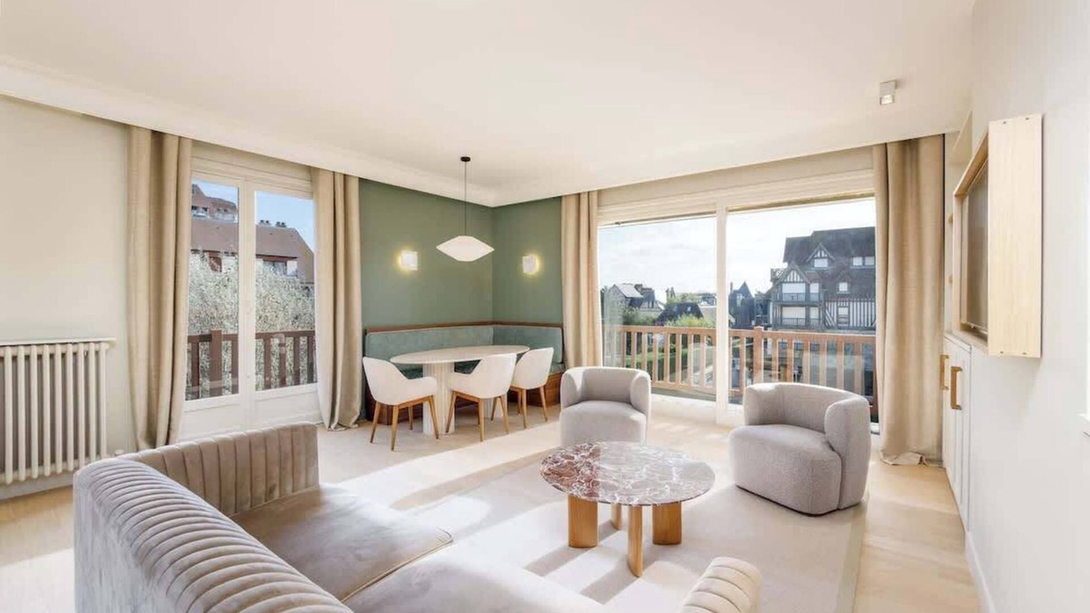 Deauville City Centre Apartment | Luxury sea view 3BR/2BA with services in Deauville
