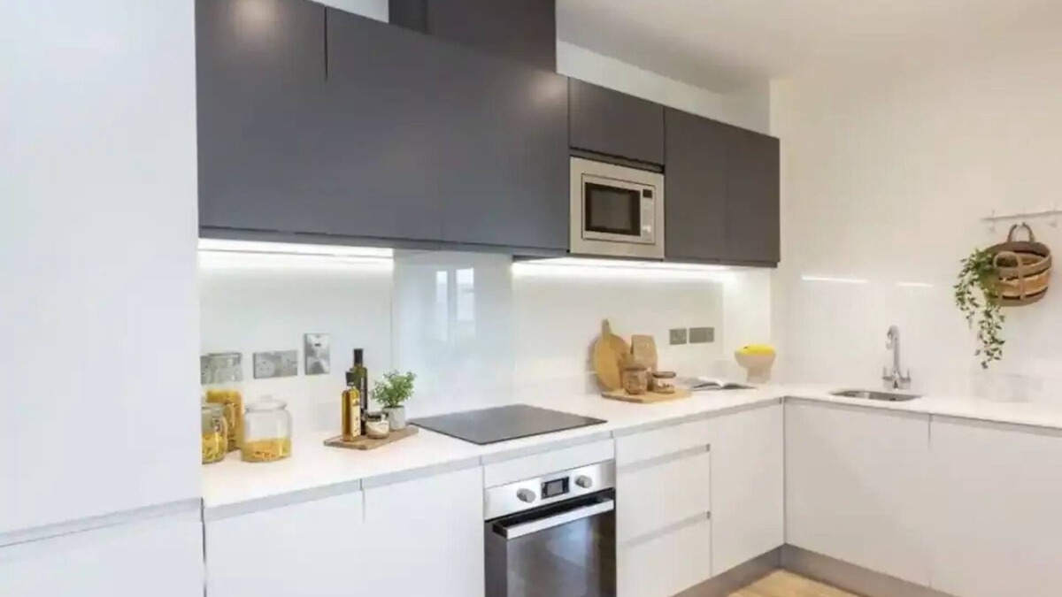 Dublin Apartment | Luxury Seaview 10m walk to promenade,great commuten
