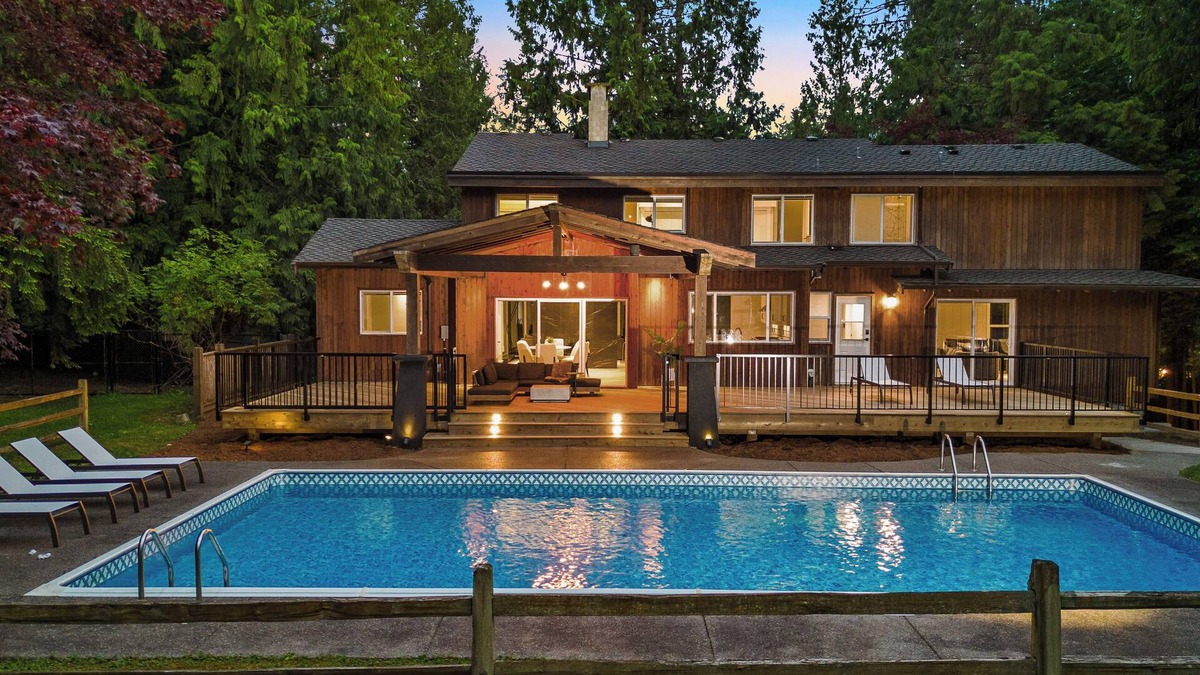 Maple Ridge House | Luxury Secluded 4-Bed Getaway with Heated In-Ground Swimming Pool