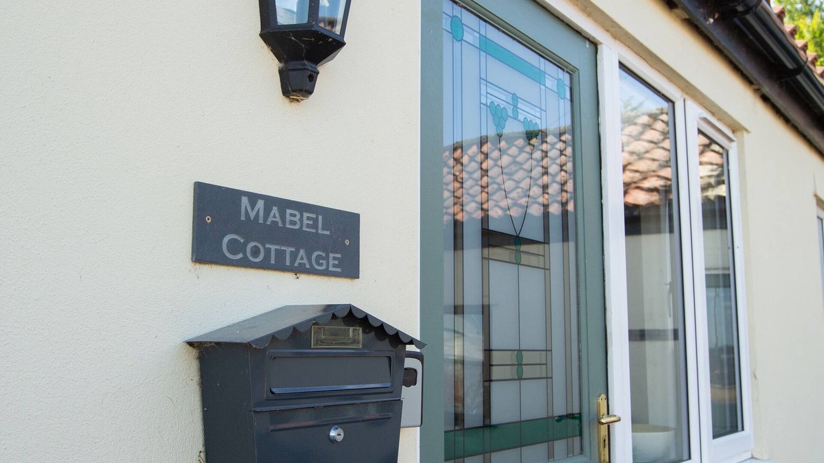 Huntingdon Cottage | Luxury self-catering cottage fully equipped for your stay
