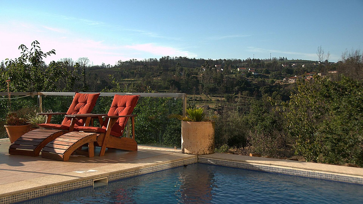 Vila Pouca da Beira Apartment | Luxury self-catering apartment w piano, balcony, pool, garden & mountain view
