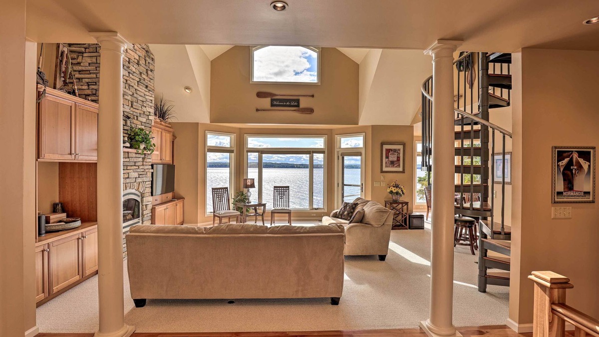 Willard House | Luxury Seneca Lakehouse w/ Deck + Private Dock!