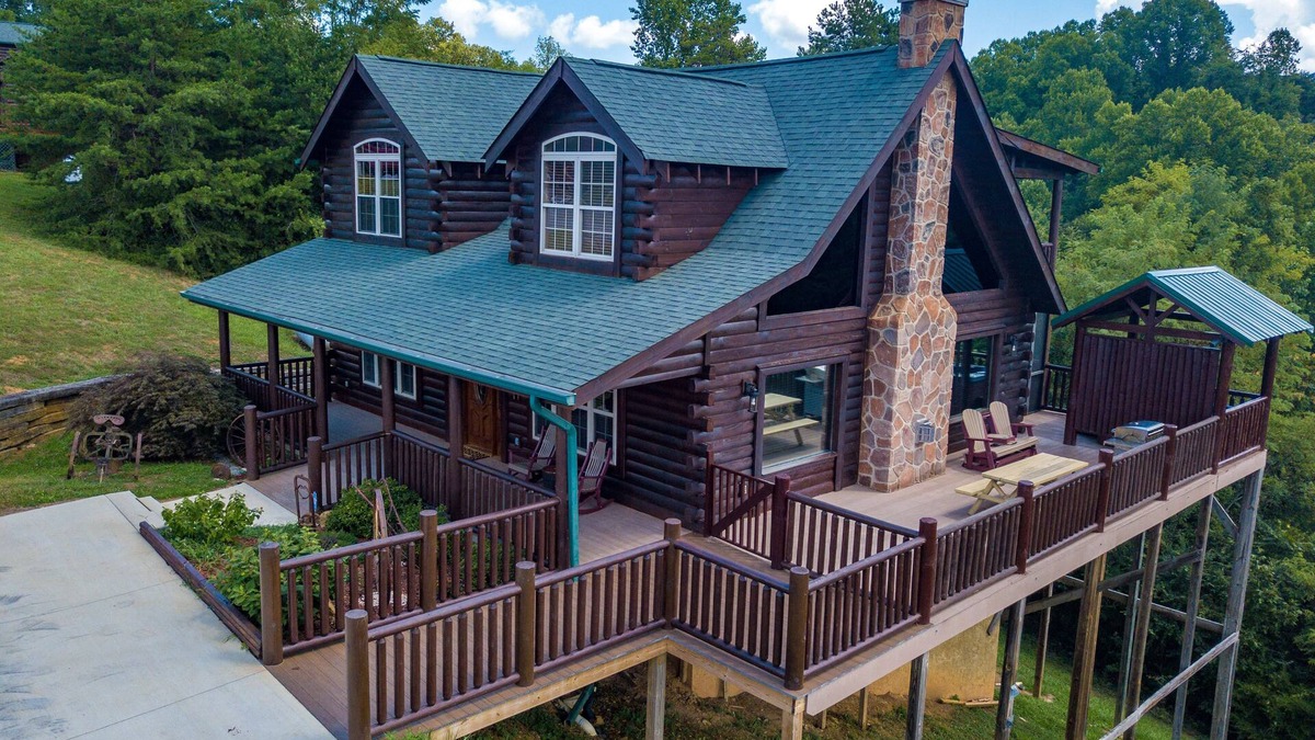 Sevierville Cabin | Luxury Sevierville Motorcycle Friendly Mountain View Cabin Rental-Arcade table