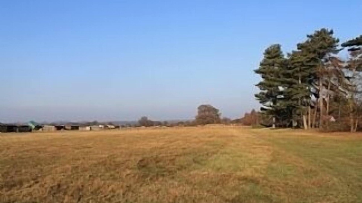 Sutton House | Luxury Single Storey Wooden Clad Colonial Style Cottage In Countryside Setting.