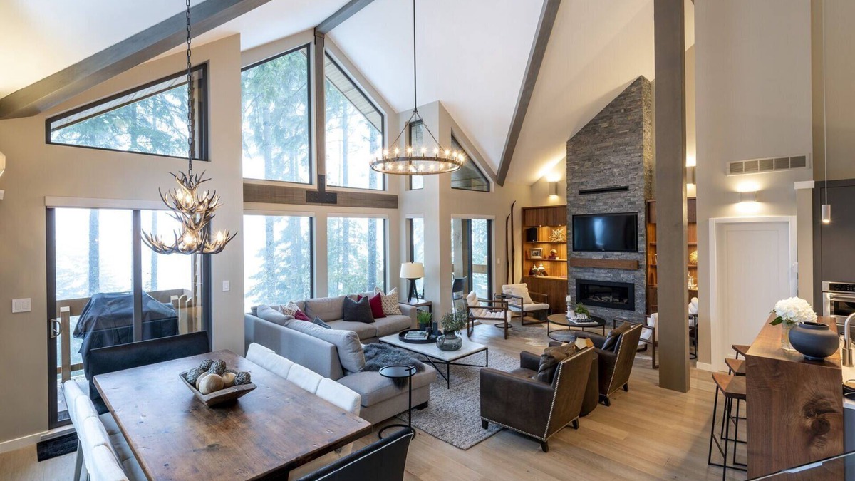 Whistler Apartment | Luxury | Ski-in/out | Private Hot Tub | BBQ