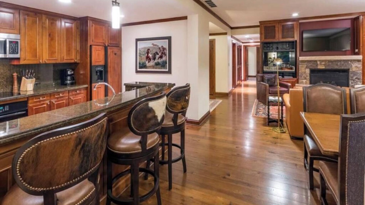 Aspen Condo | Luxury ski in/ski out 3BR Ritz-Carlton Residence Club condo w/resort amenities!