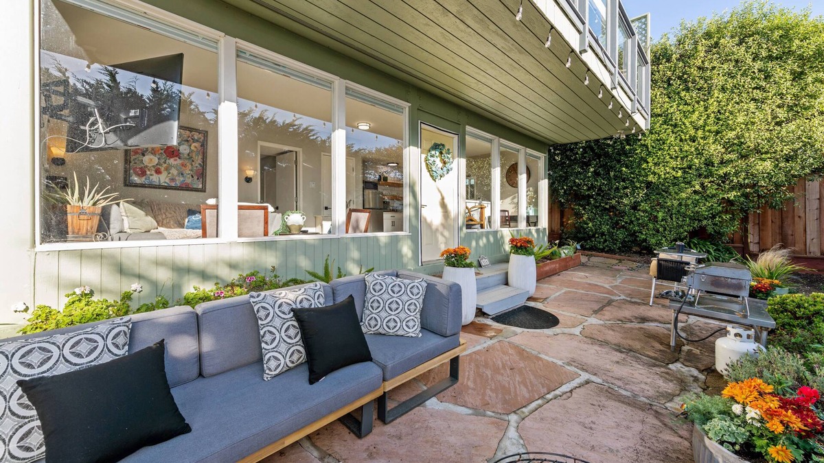Moss Beach House | Luxury Spa Retreat Guest House with Ocean View
