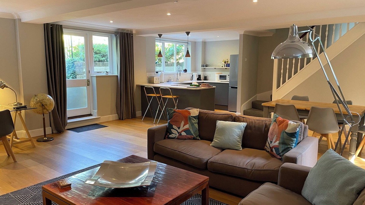 East Molesey Cottage | Luxury, space and a great location