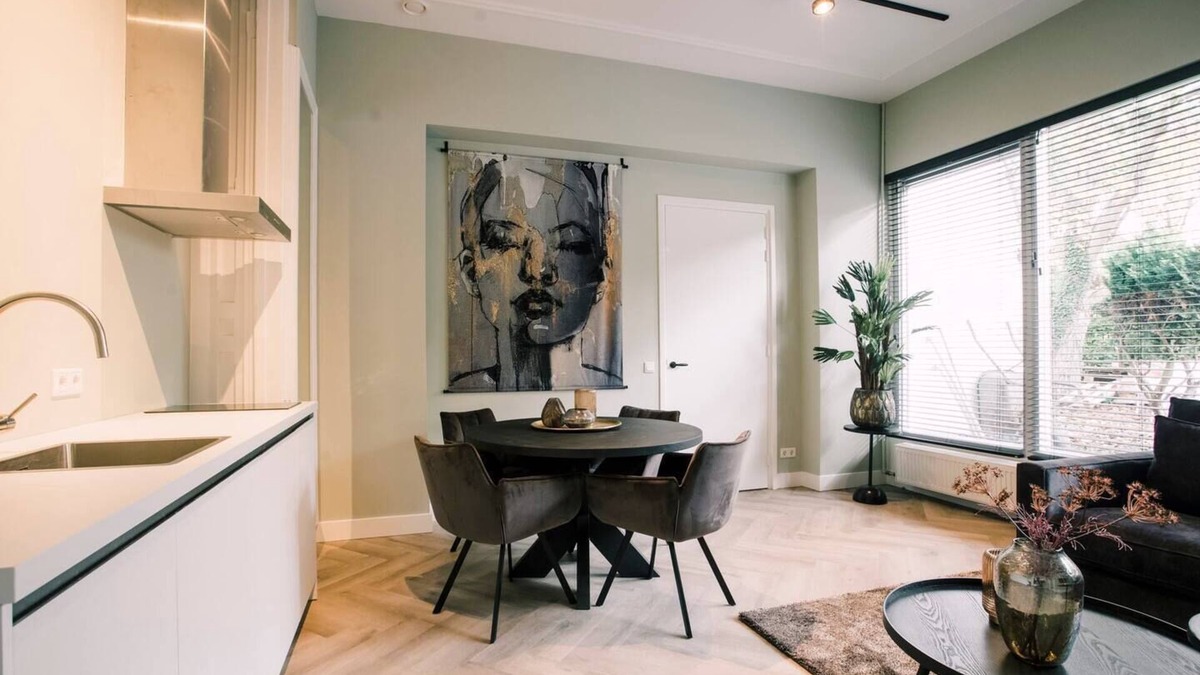 Tilburg Apartment | Luxury space with fast WiFi, 40m² herringbone floors, and ensuite rain shower for 4.
