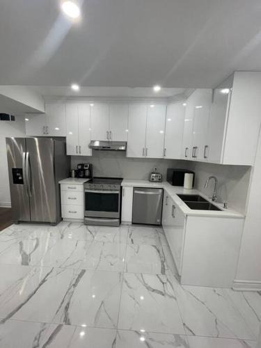 Brampton Apartment | luxury & Spacious 2 bedrooms basement serviced apartment