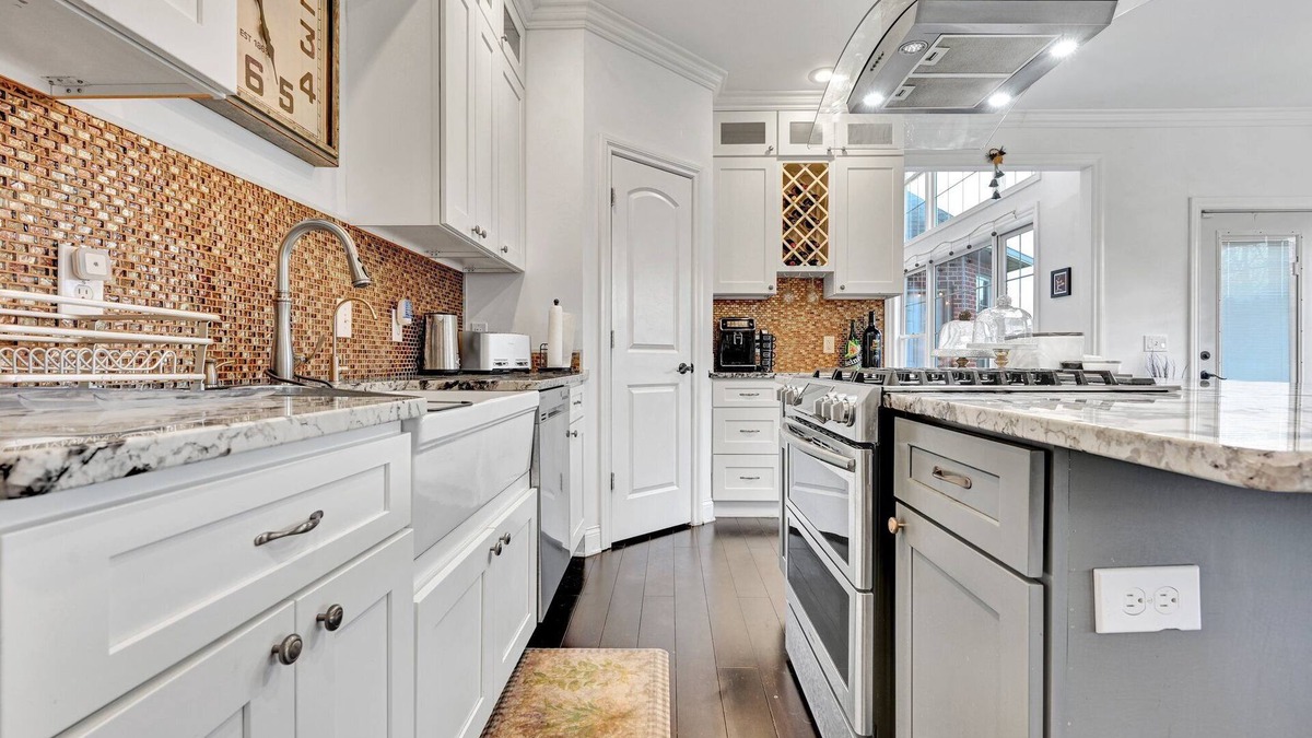 Shaftsburg House | Luxury Spacious 5-bedroom house with fitness room, pingpong, deck in Okemos