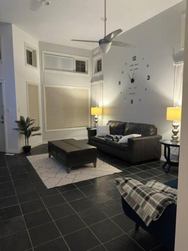 London Villa | Luxury Spacious 5-Bedroom Home