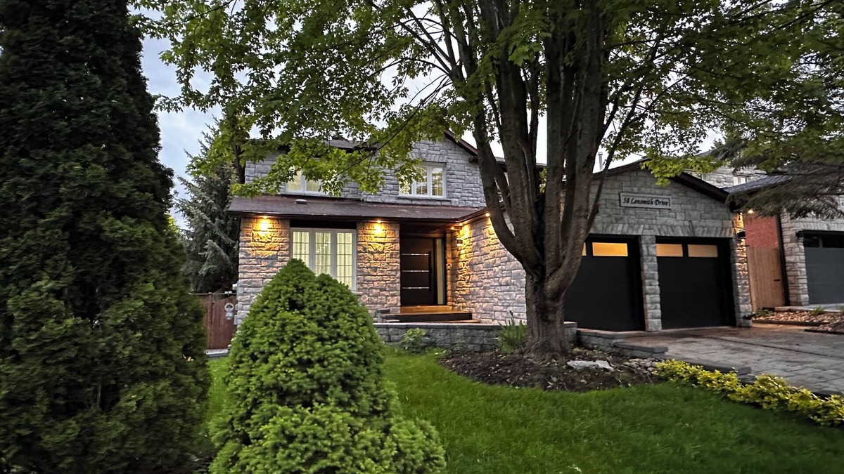 Aurora House | Luxury & Spacious 5BR Modern Villa | Stylish Stay Near Toronto