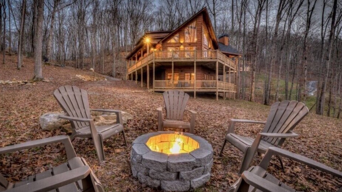 Morganton Cabin | Luxury, Spacious Cabin w/Mtn view, work office, hot-tub, arcades, Weber Grills