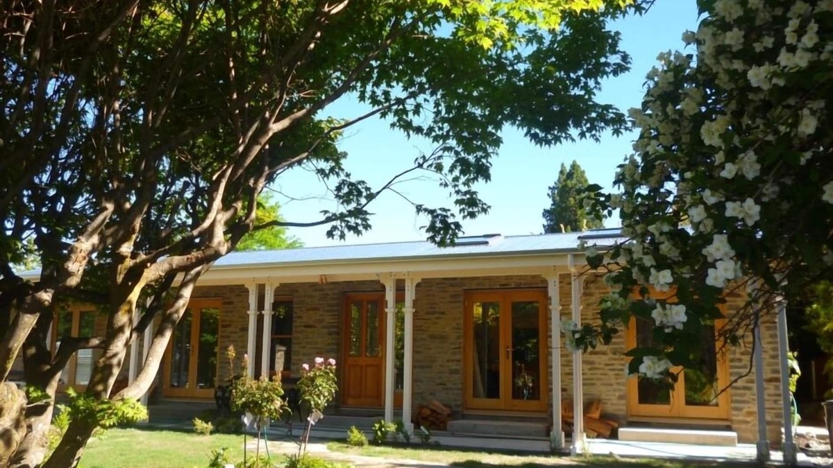 Arrowtown House | Luxury spacious cottage in prime location