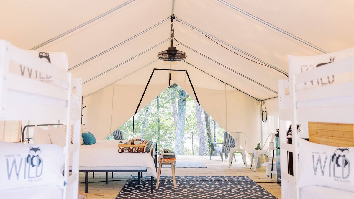Delta RV Rental | Luxury Spacious Glamping, Lake View, Grill, Pool, Pet Friendly, Swim