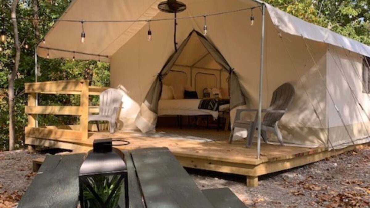 Delta RV Rental | Luxury Spacious Glamping, Lake View, Grill, Pool, Pet Friendly, Swim