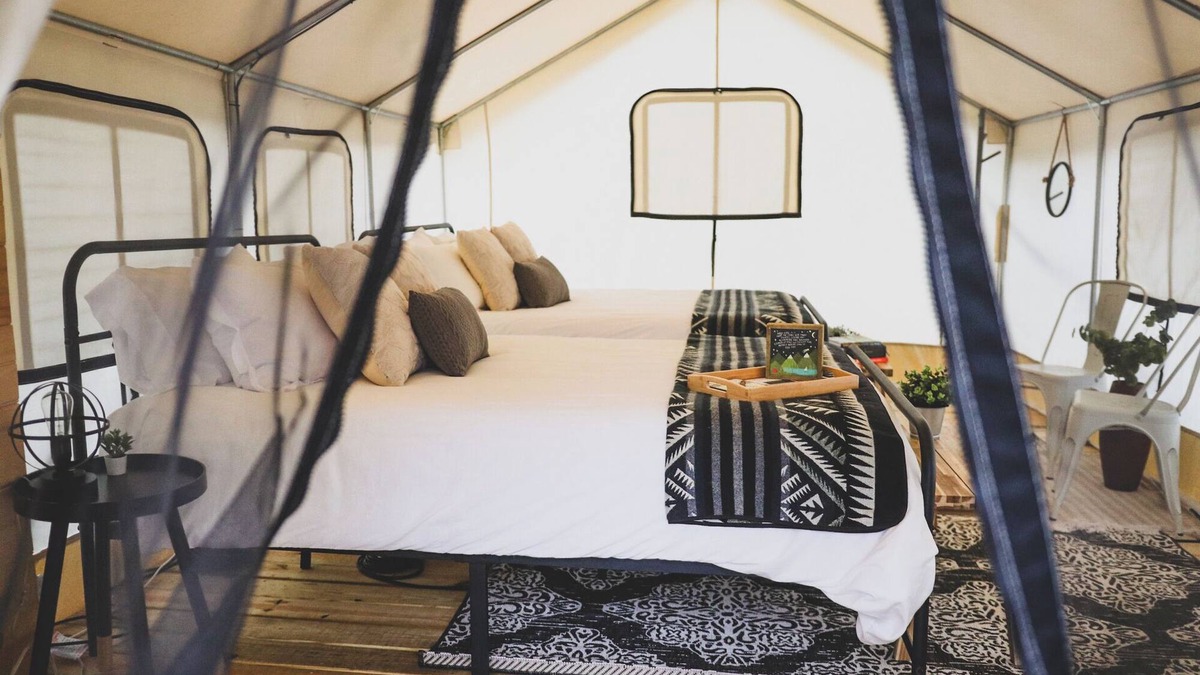 Delta RV Rental | Luxury Spacious Glamping, Lake View, Grill, Pool, Pet Friendly, Swim