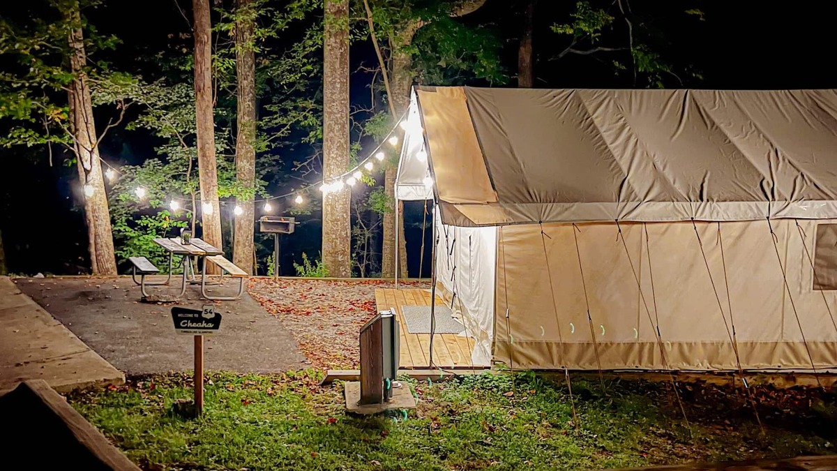 Delta RV Rental | Luxury Spacious Glamping, Lake View, Grill, Pool, Pet Friendly, Swim