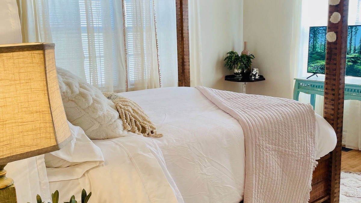 Sleepy Hollow House | Luxury Spacious Historic Home - College Hill - 2mi. to Downtown