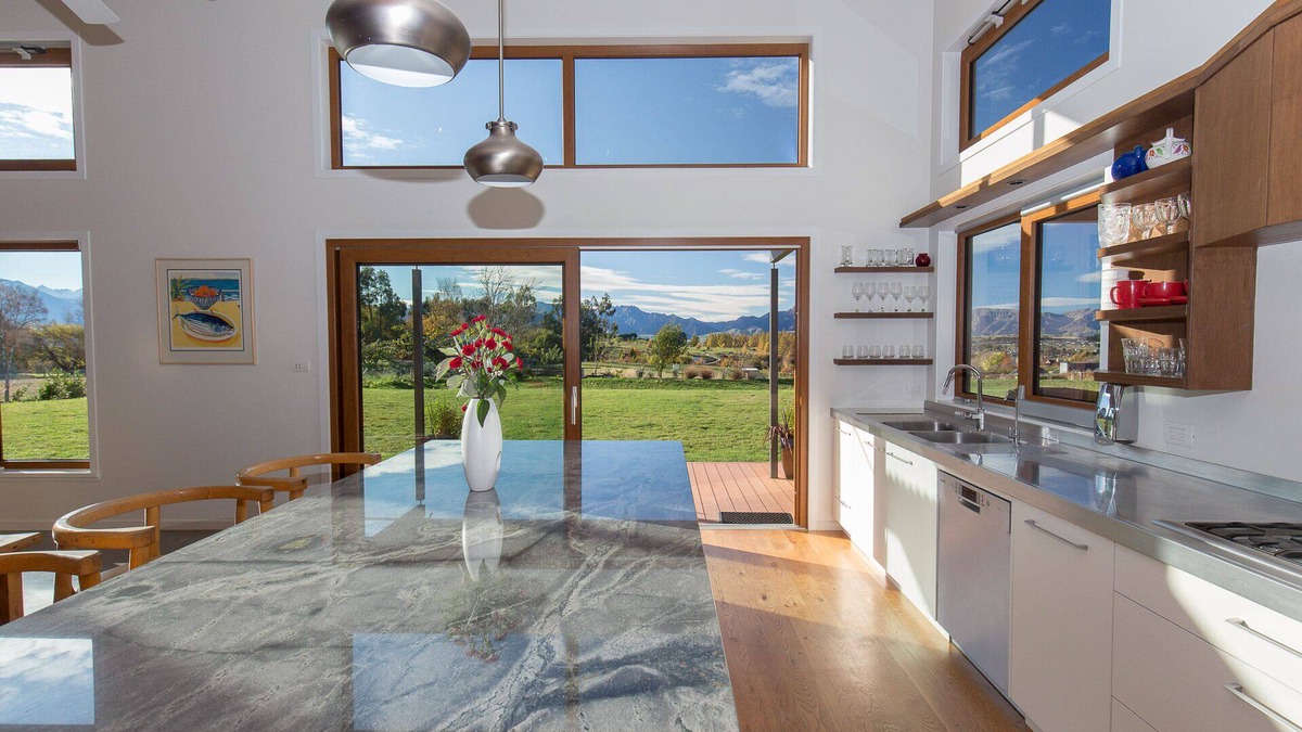 Wanaka House | Luxury spacious house with large secluded grounds