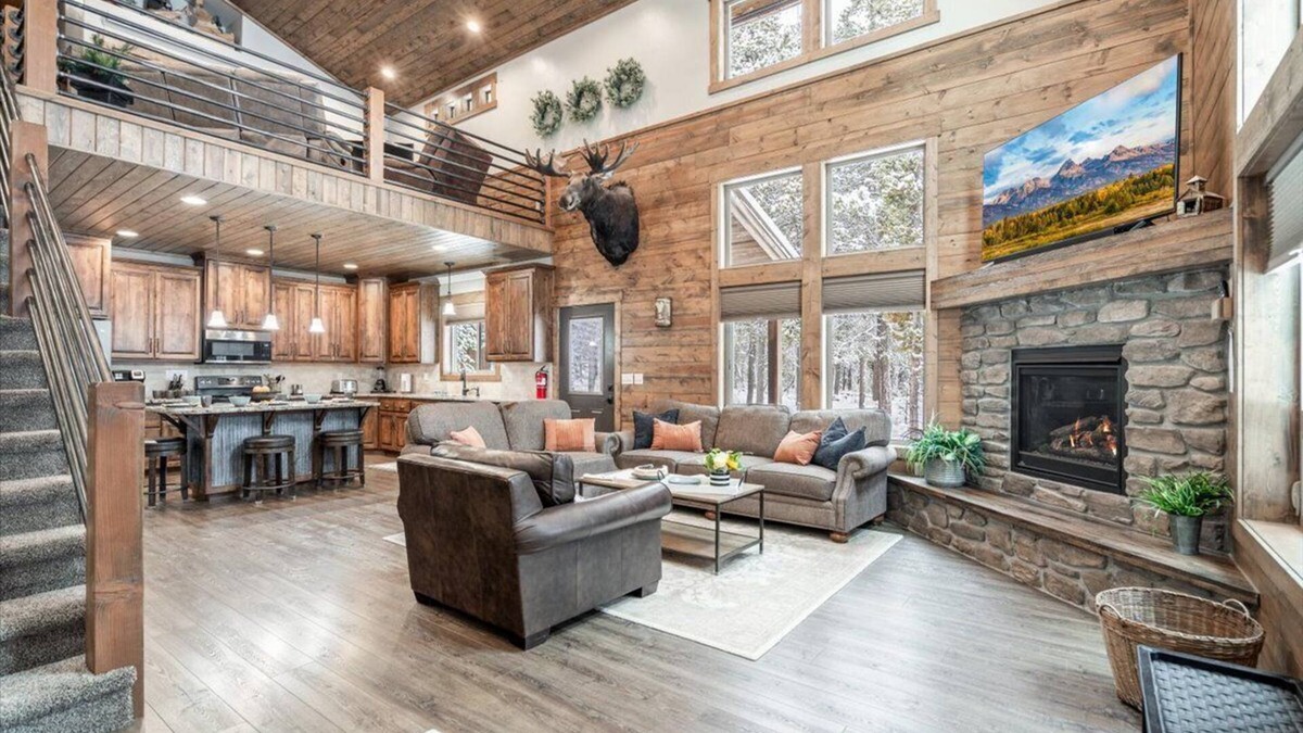 Island Park House | Luxury Spacious Lodge w/Dock, Hot Tub Firepit, 25 Mi to Yellowstone - Henry's Lake Hideaway