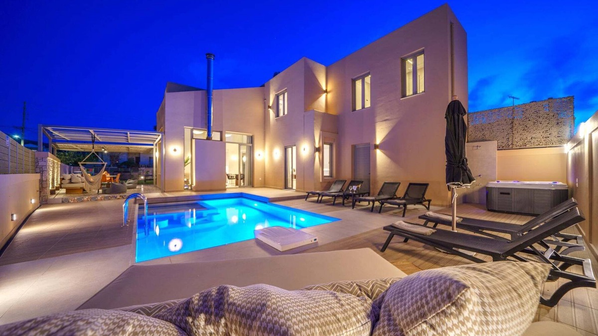 Pigi Villa | Luxury, Spacious Villa with private gym, just 4km from the sandy beach!