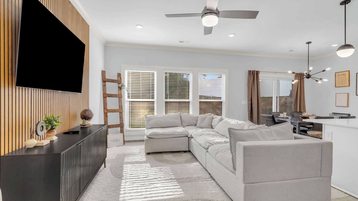 Spartanburg House | Luxury Stay 2 min to Downtown, King Beds BRAND NEW