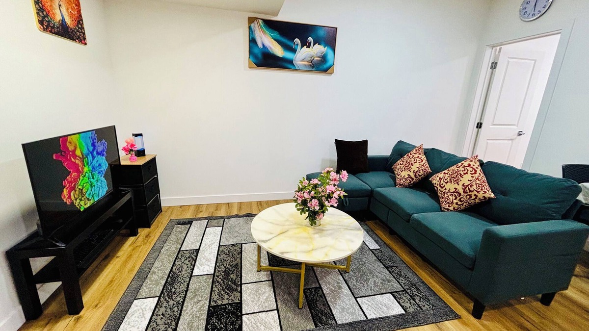 West Edmonton House | Luxury Stay | Brand-New Cozy Retreat Near West Edmonton Mall, Edmonton!