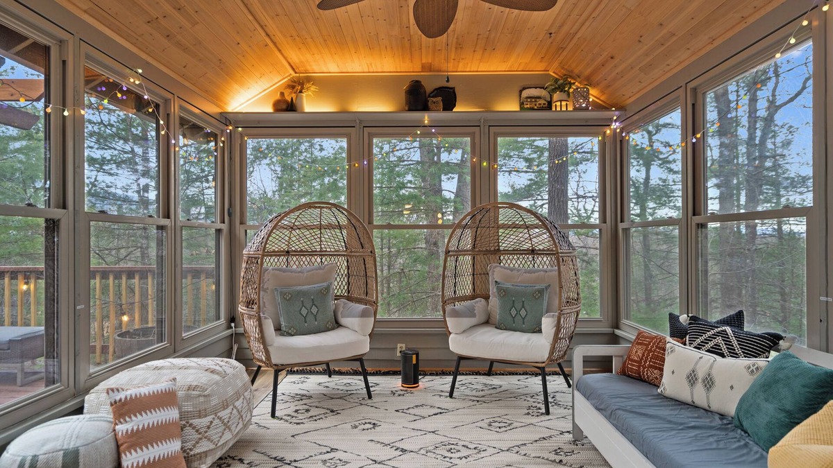 Basye Cabin | Luxury stay cabin EV ready, hot tub, fast wifi, sunroom, firepit & free cleaning
