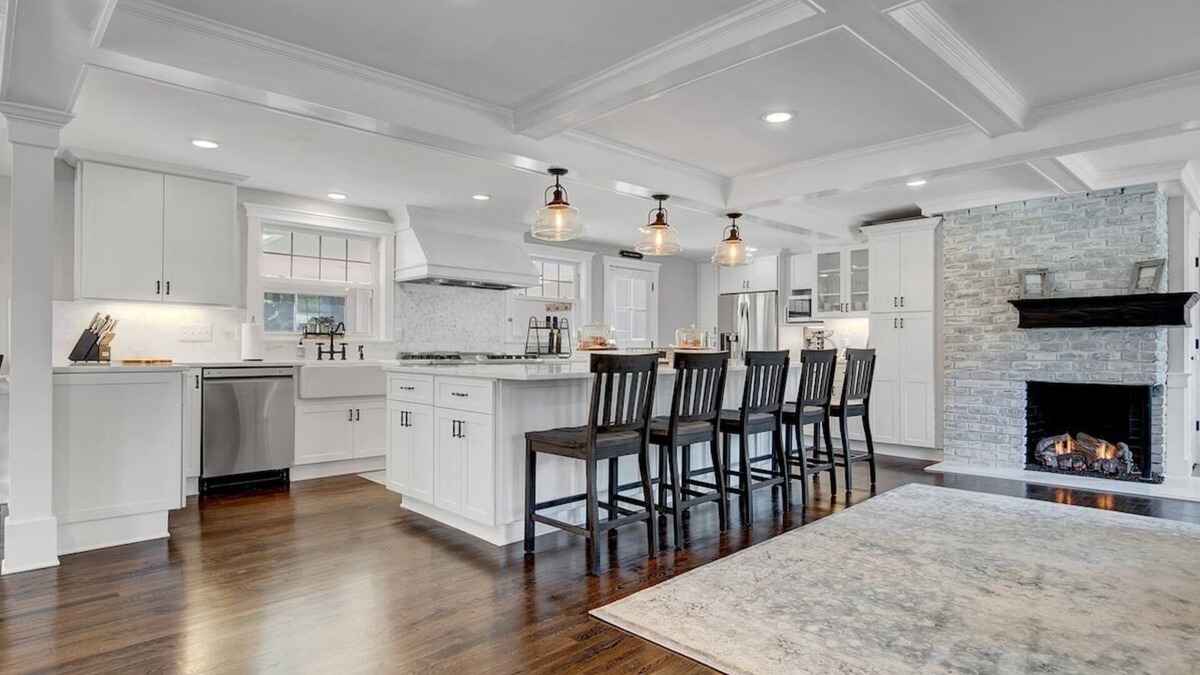 North Haven House | Luxury Stay in an Expansive Historical Home