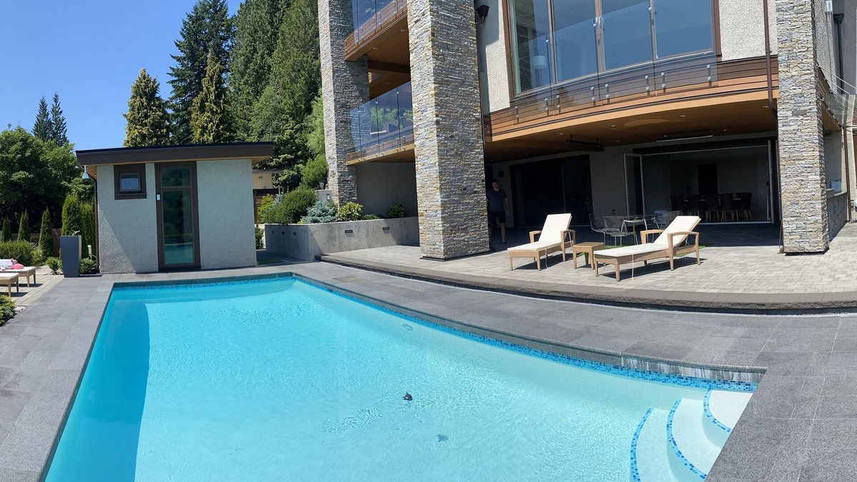 West Vancouver House | Luxury Stay in West Vancouver | Private sauna, Pool & Stunning Views