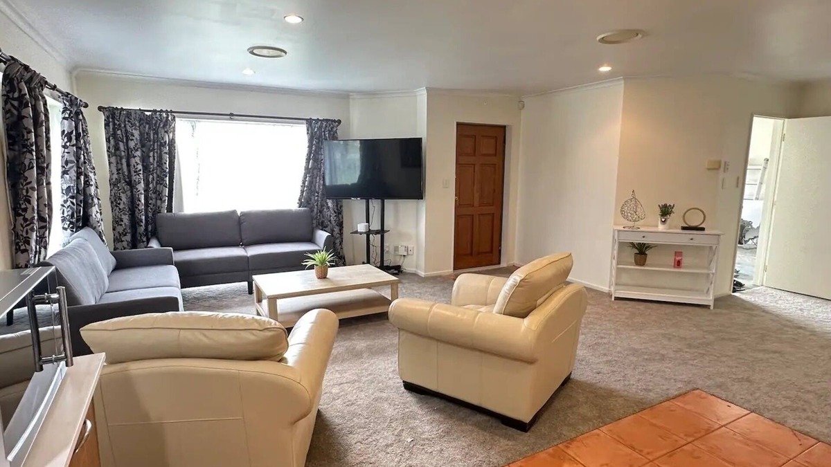 Clover Park House | Luxury stay near Auckland Airport and City Centre