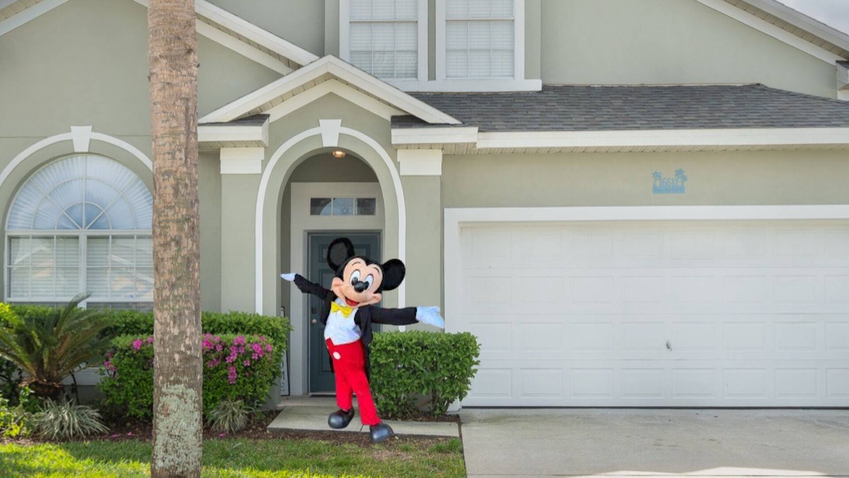 Sunrise Lakes House | Luxury Stay Near Disney Private Pool Hot Tub & EV Charger at Blissful Blue Oasis