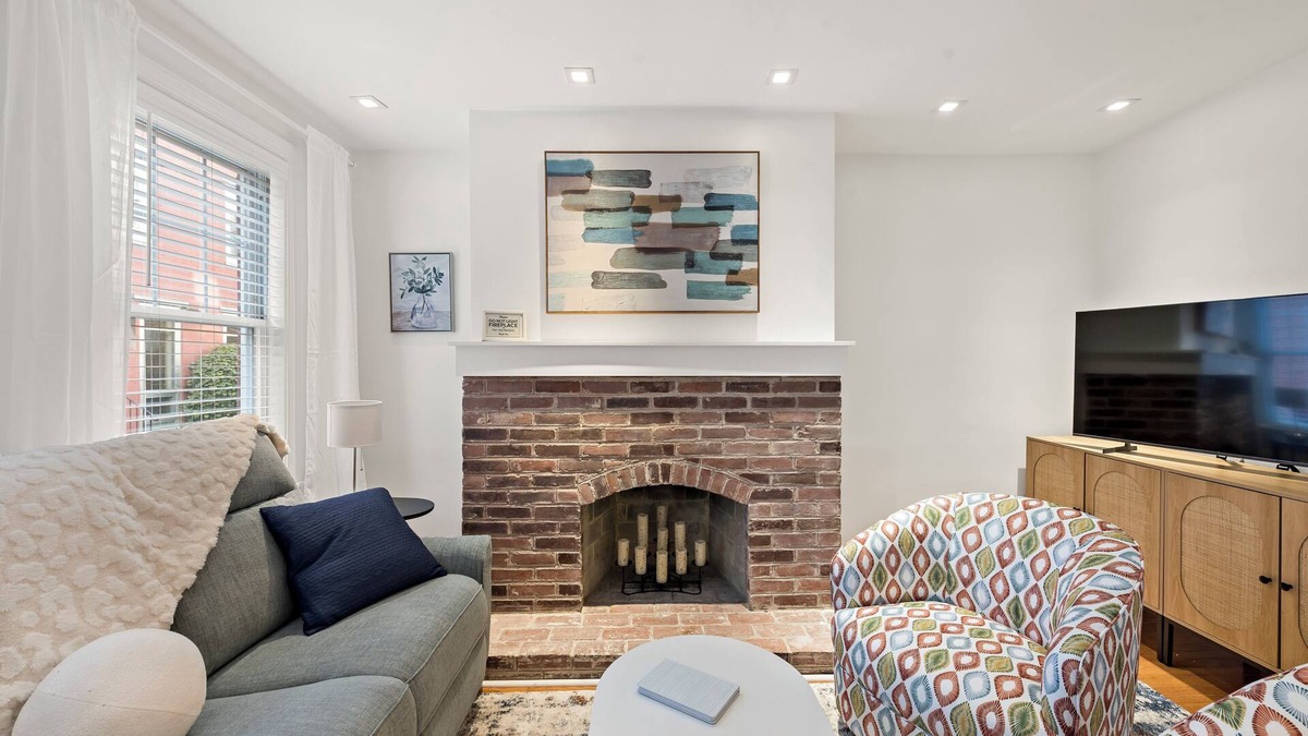 Center City House | Luxury, Steam Shower, Stylish 3BR 2BA Home in the Beautiful Rittenhouse District