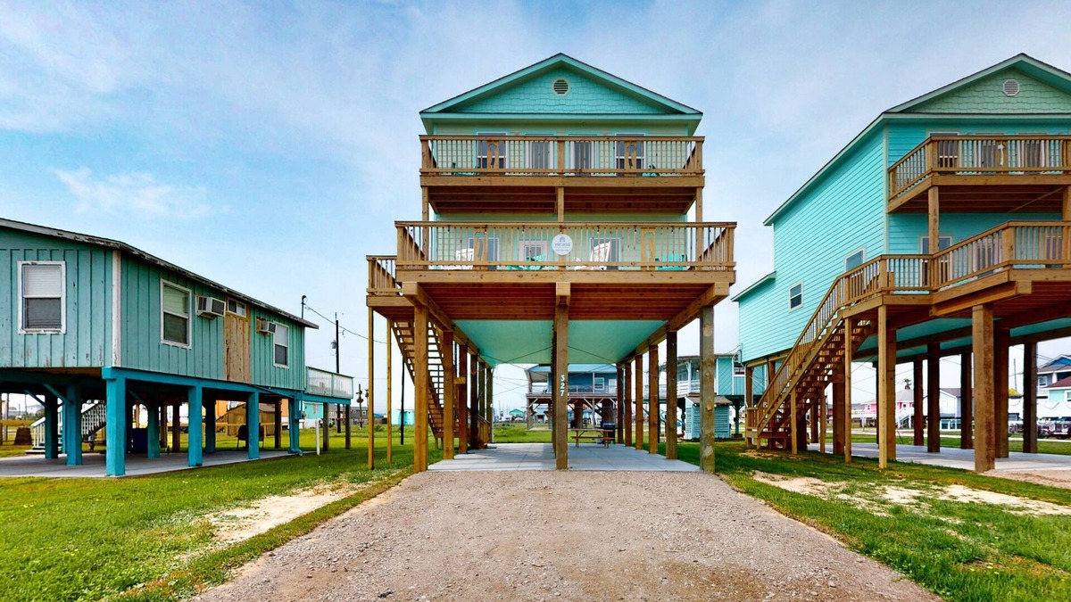 Surfside Beach House | Luxury | Steps to Beach | Dog Friendly | New Reno