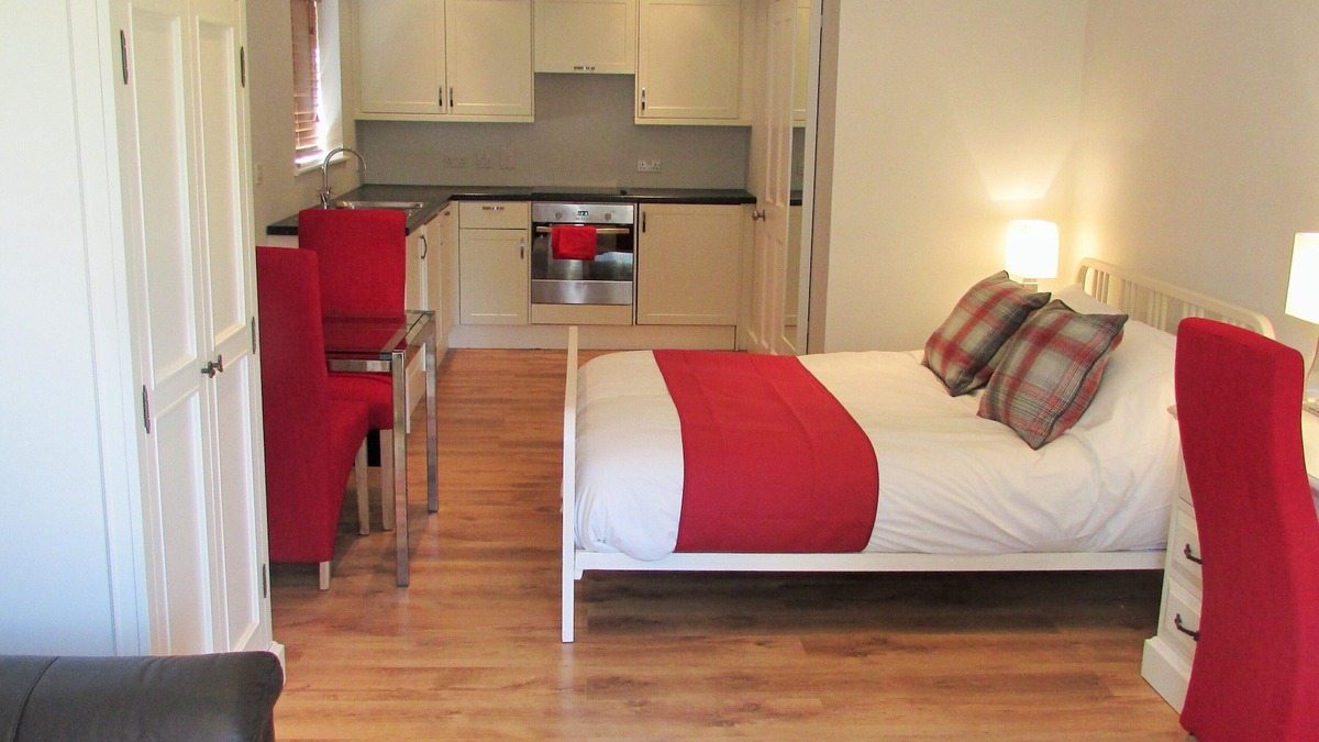 Cambridge Apartment | Luxury Studio Apartment for short term let near Addenbrookes and 10 minutes bus