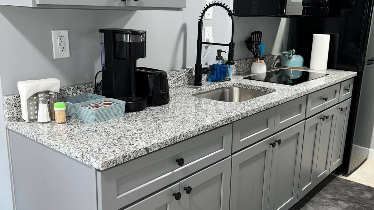 Upper Darby Apartment | Luxury Studio Apt. Near downtown Philly & Airport. Free Parking.