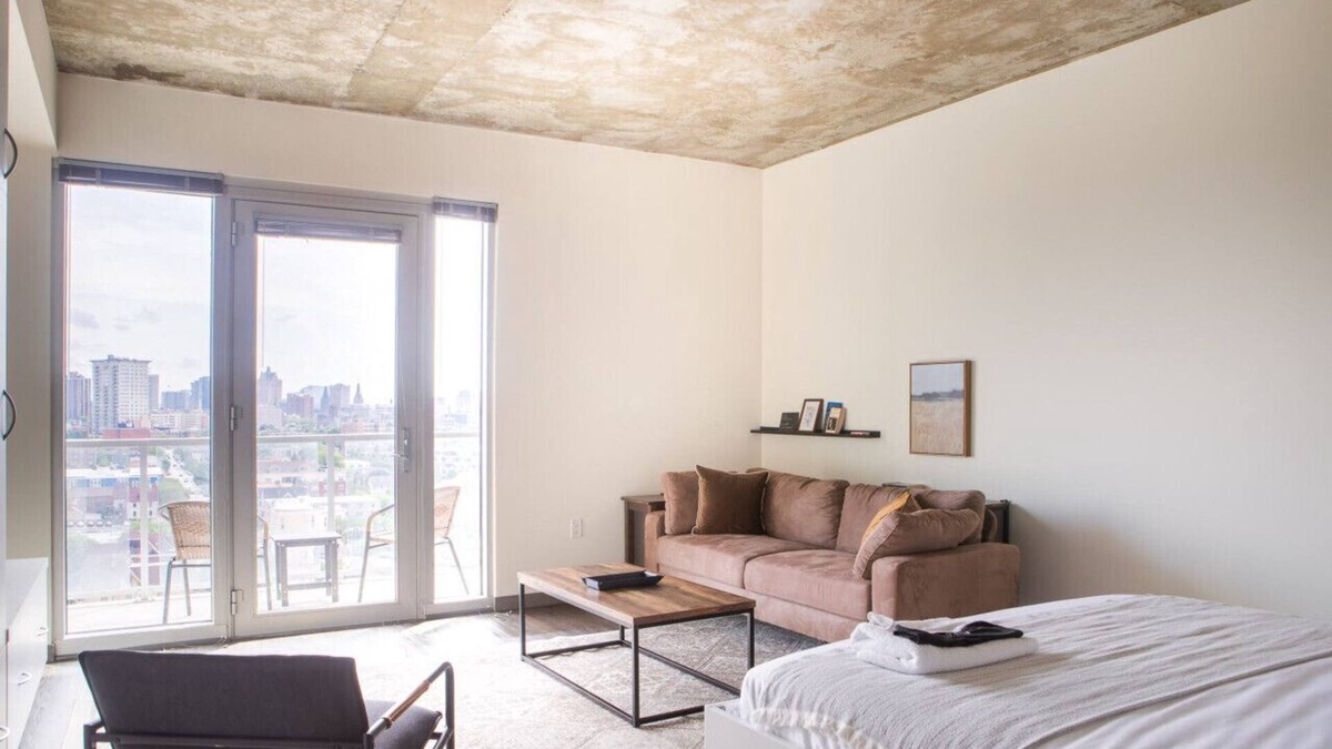 Lower East Side Apartment | Luxury Studio Apt Near Brady St with Balcony and Lake View