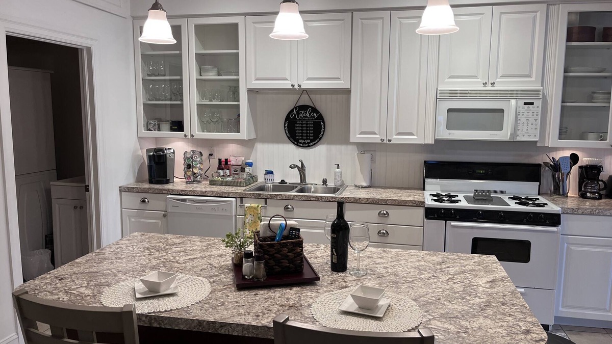 Flat Rock Condo | Luxury Studio Condo