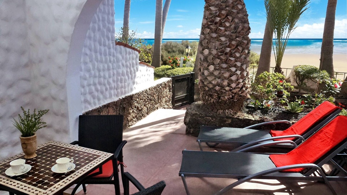 Bahia Calma House | Luxury studio for beach lovers - apartment by the sea under palm trees