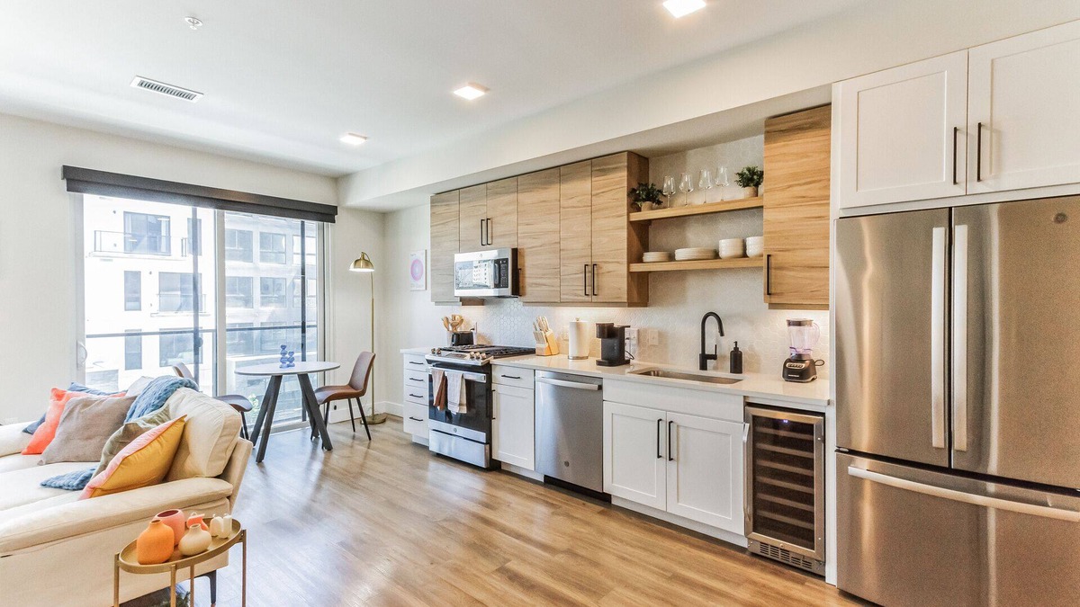 City Park West Apartment | Luxury Studio, Gym, Spa, Garage Parking, Safe 313